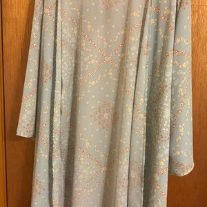 Elegant Blue Floral Kimono Shawl